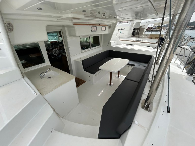 Charter a Lagoon Lagoon 440 in Tribunj on Samboat