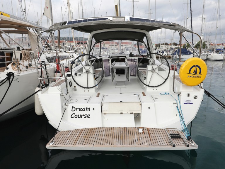 Hire a Bénéteau Oceanis 41.1 Šibenik