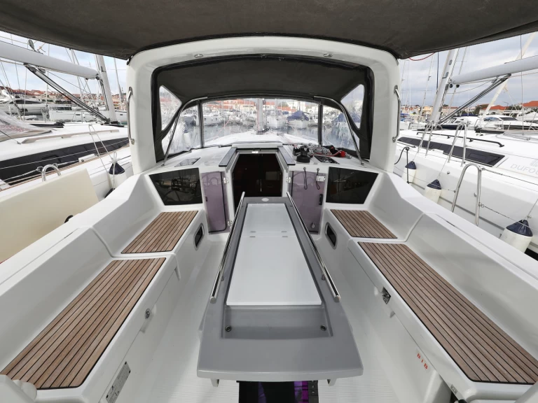 Charter a Bénéteau Oceanis 41.1 in Šibenik on Samboat