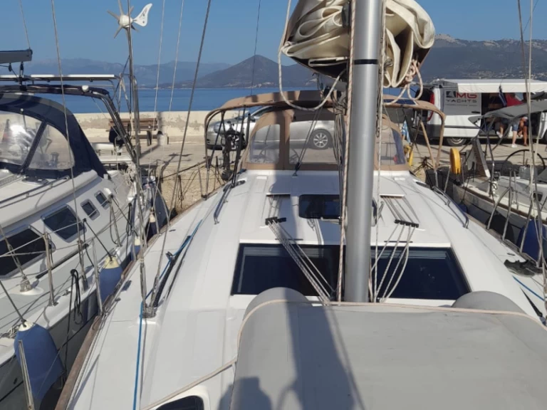 Sailboat to hire Pálairos at the best price