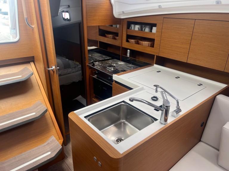 Yacht hire Punat cheap Sun Odyssey 380