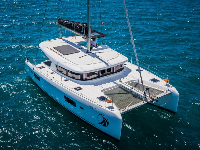 Hire Catamaran Lagoon with a boat licence