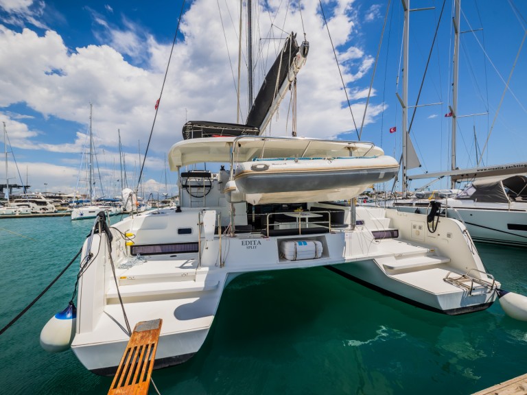 Hire a Lagoon Lagoon 42 Seget Donji