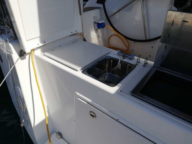 Sailboat to hire Pirovac at the best price