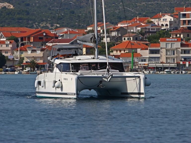 Hire Catamaran Fountaine Pajot with a boat licence