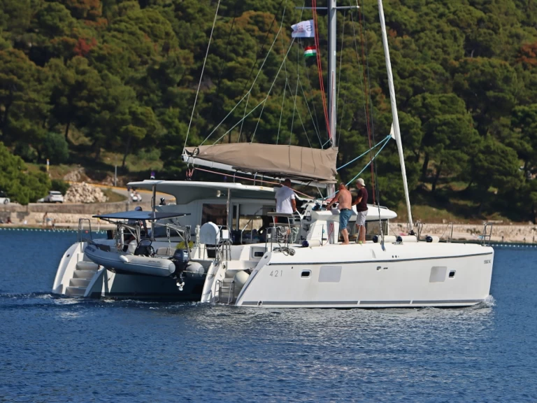 Charter a Lagoon Lagoon 421 in Rogoznica on Samboat