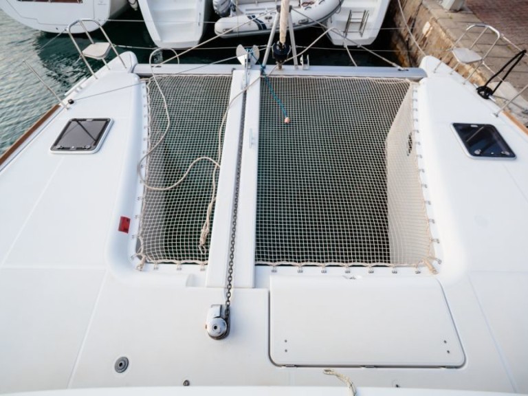 Charter a Lagoon Lagoon 400 S2 in Punta Ala on Samboat