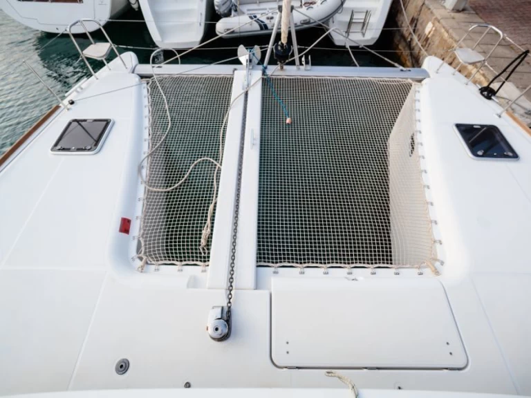 Charter a Lagoon Lagoon 400 S2 in Punta Ala on Samboat