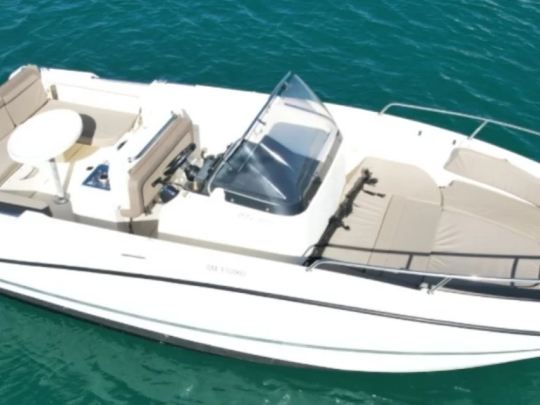 Hire a Quicksilver Active 755 open Marseille