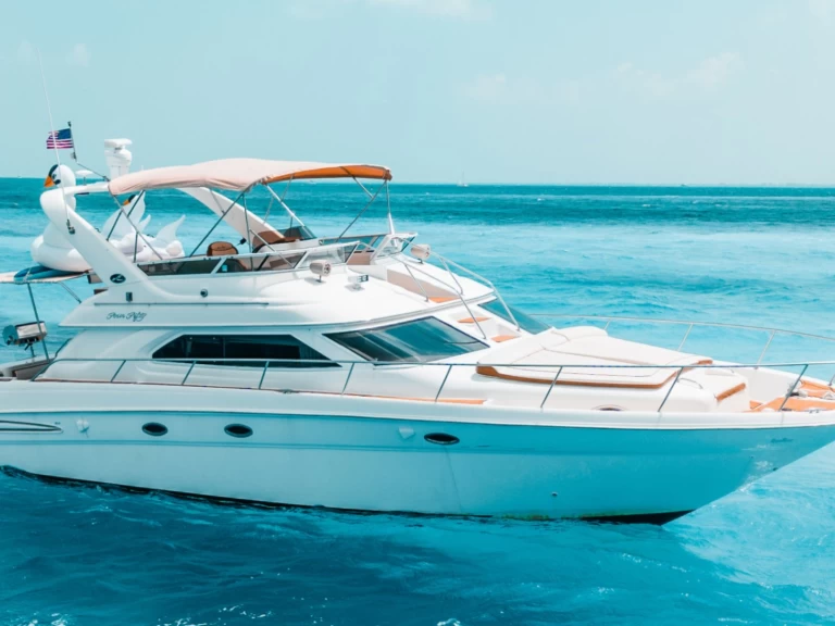 Motorboat to hire Cancún at the best price