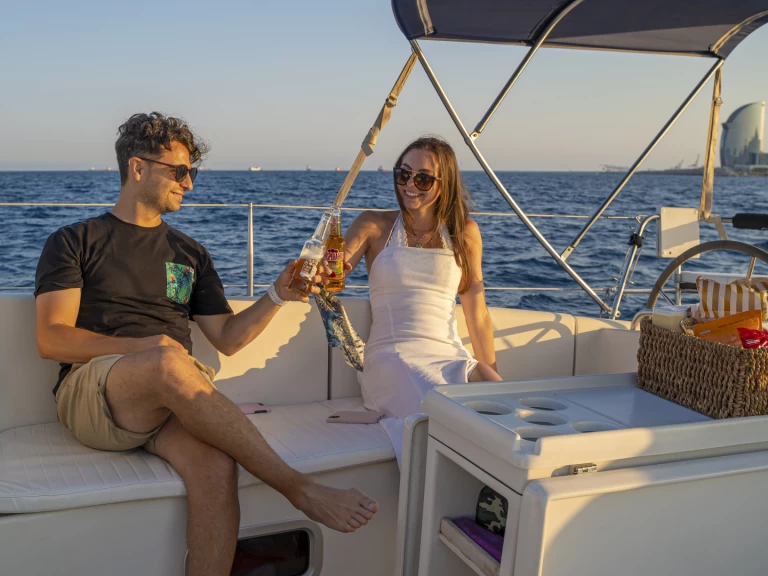 Charter a NAVAL ROO 400 RONAUTICA in Barcelona on Samboat