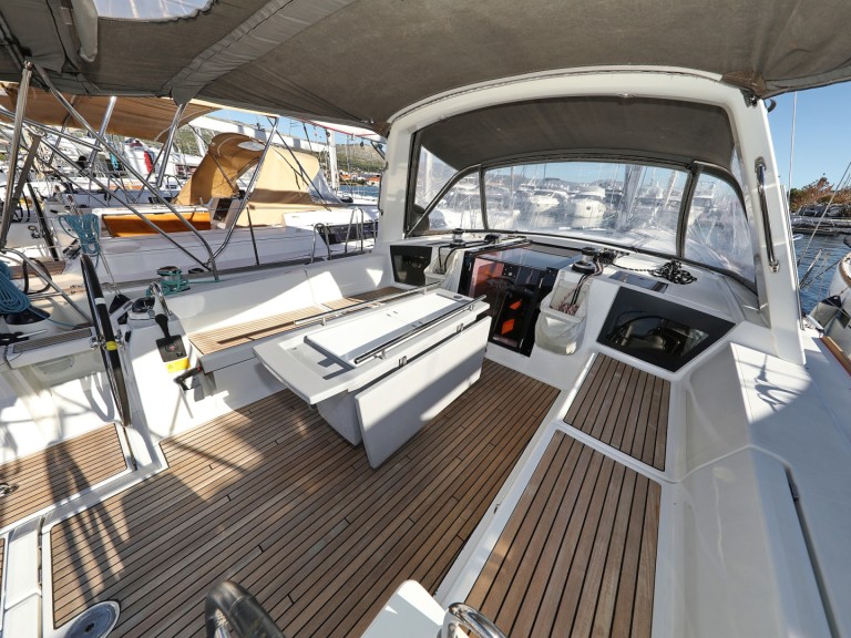 Hire a Bénéteau Oceanis 45 Trogir