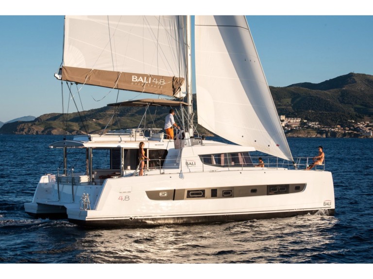 Yacht hire Alimos cheap Bali 4.8 (6+1 cab)