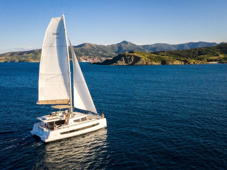Yacht hire Alimos cheap Bali 4.8 (6+1 cab)