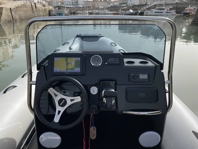 Hire a Brig Eagle 6.7 Saint-Martin-de-Ré