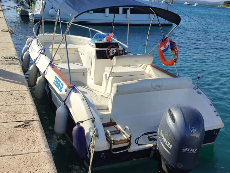 Hire Motorboat Marinello with a boat licence