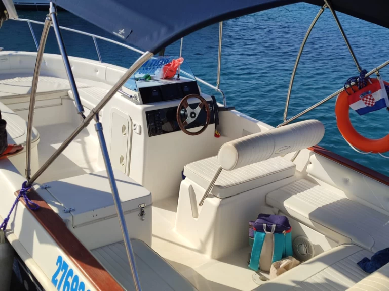 Motorboat to hire Šibenik at the best price