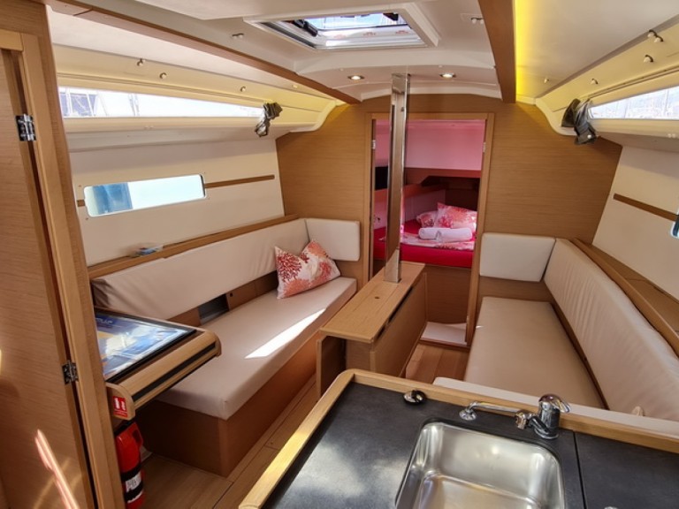 Hire Sailboat with or without skipper Jeanneau Pula