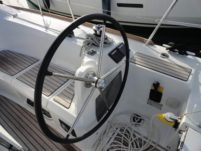 Sailboat to hire Pula at the best price