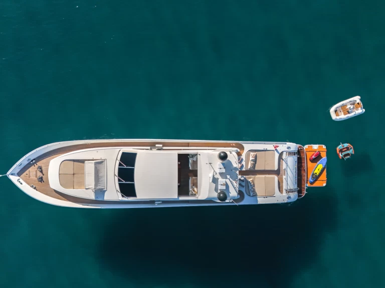 Hire a Leopard Léopard 27 Saint-Raphaël