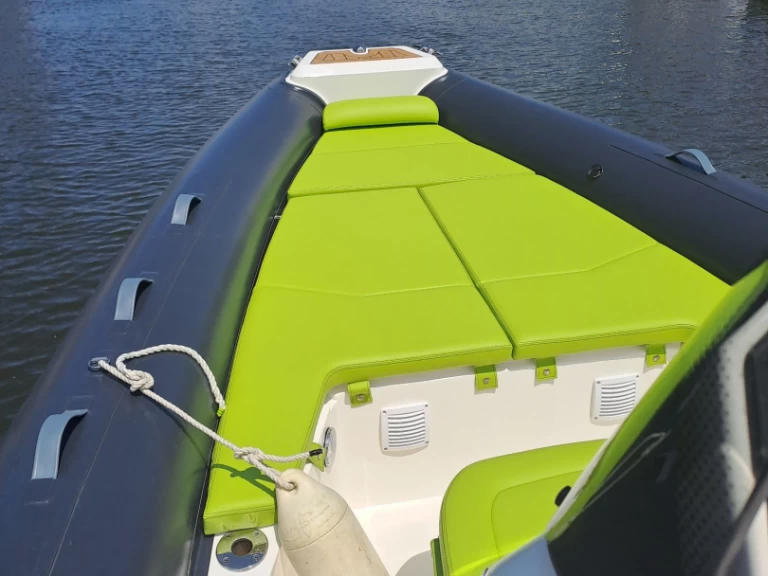 Hire RIB Lomac with a boat licence