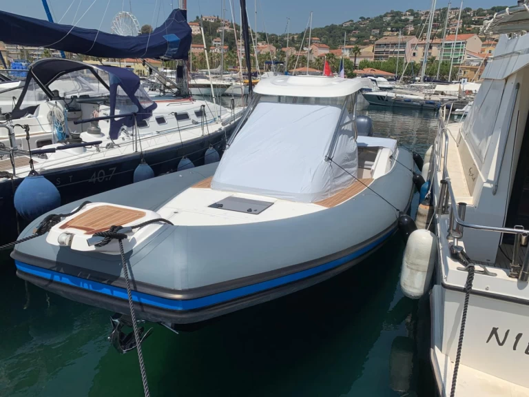 Charter a Joker Boat clubman 35 in Port du Lavandou on Samboat
