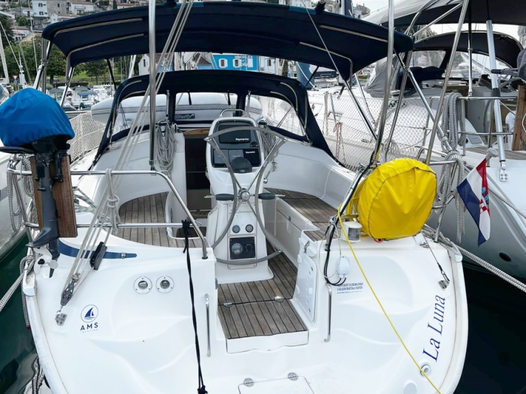 Yacht hire Vrsar cheap Bavaria 30 Cruiser