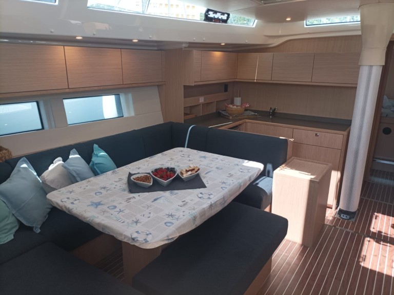 Yacht hire Split cheap Bavaria C57