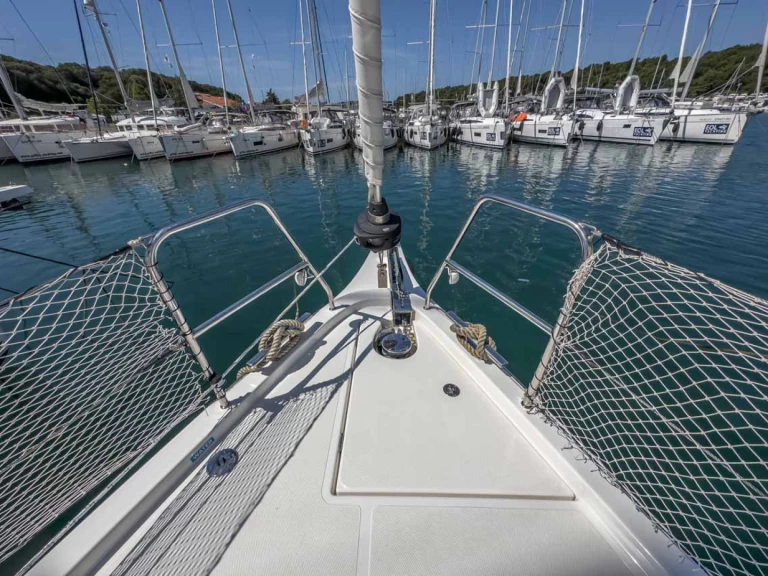 Sailboat hire in Pula - Bavaria Bavaria C42