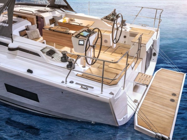 Hire Sailboat Bavaria with a boat licence