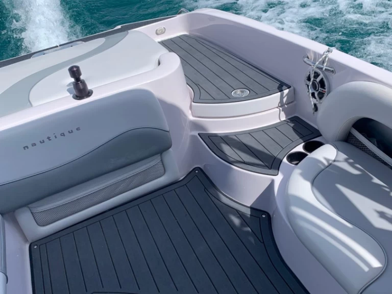 Hire Motorboat with or without skipper Nautique Correct Craft Sciez