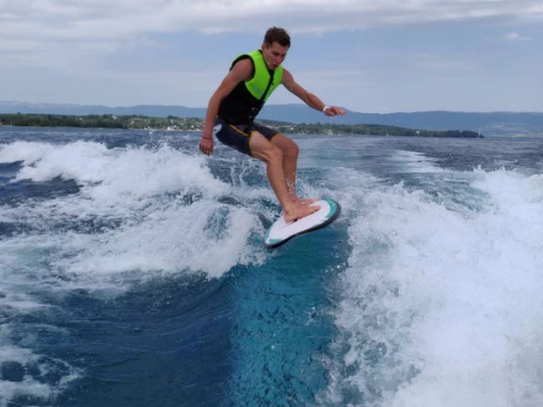 Motorboat to hire Sciez at the best price