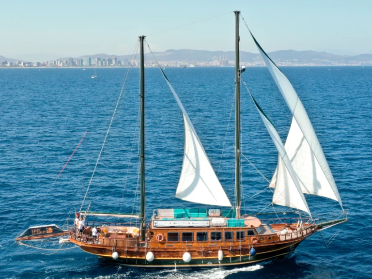 Sailboat to hire Barcelona at the best price