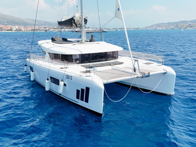 Charter a Lagoon Lagoon 42 in Seget Donji on Samboat