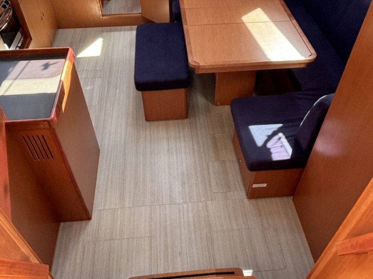 Hire Sailboat Bavaria with a boat licence