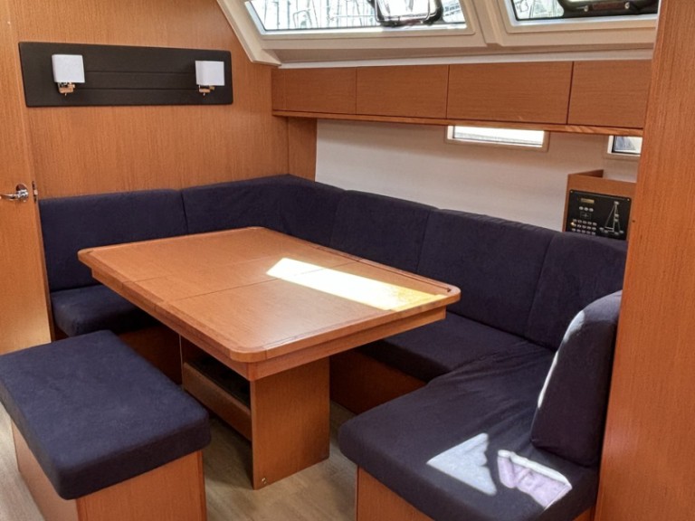 Sailboat to hire Pula at the best price