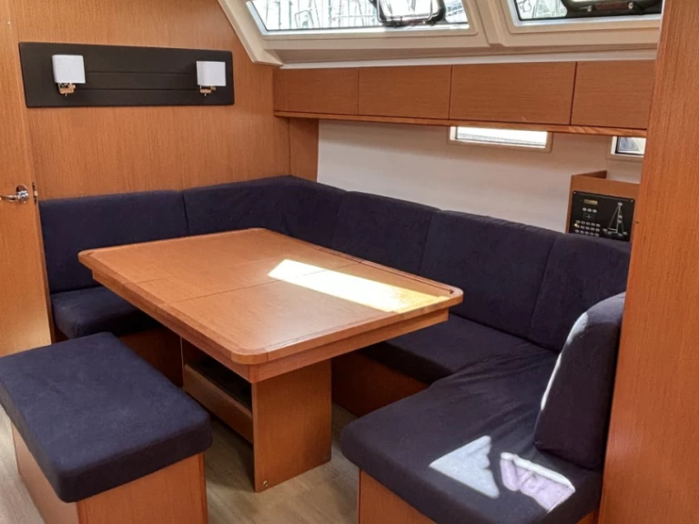 Sailboat to hire Pula at the best price