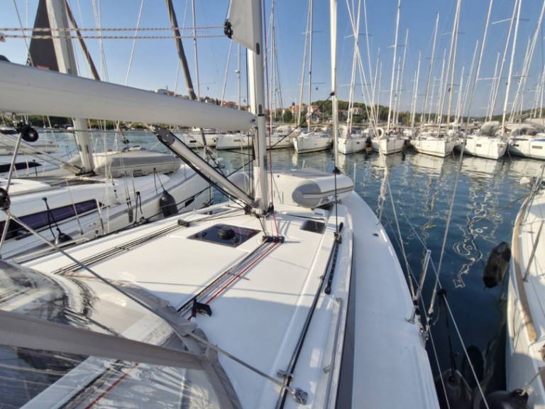 Hire Sailboat Bénéteau with a boat licence