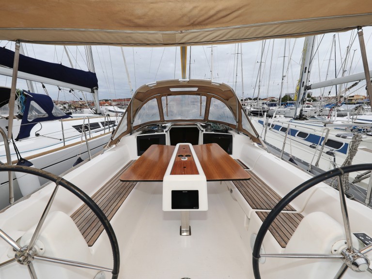 Hire a Dufour Dufour 350 Grand Large Šibenik