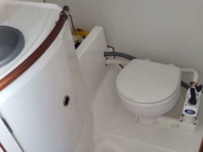 Sailboat to hire Arzon at the best price