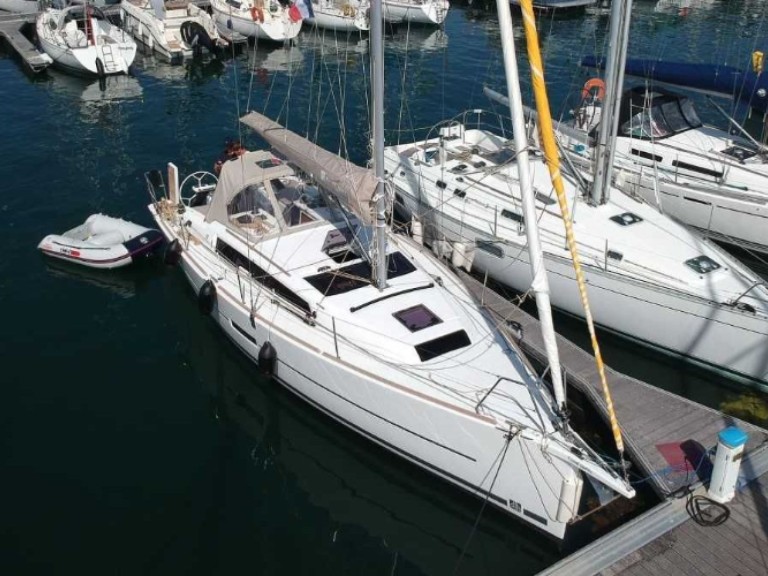 Charter a 74 DUFOUR 360 in Arzon on Samboat