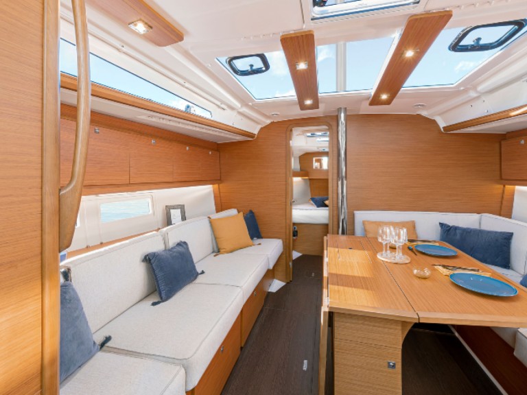 Sailboat to hire Arzon at the best price