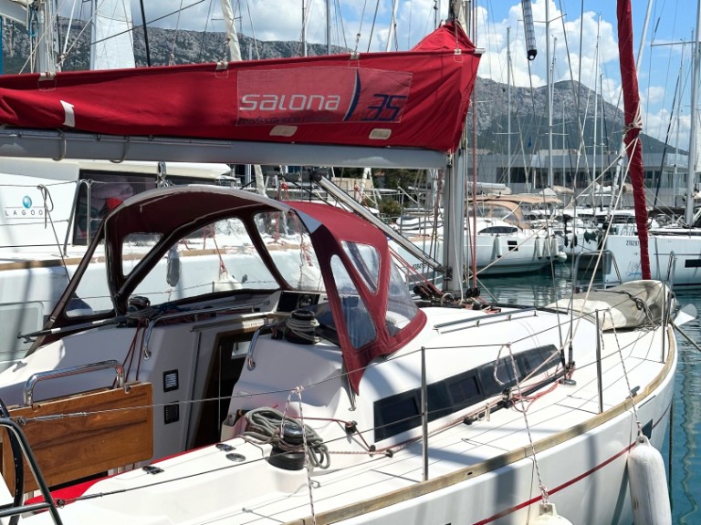 Charter a Salona Salona 35 in Kaštela on Samboat