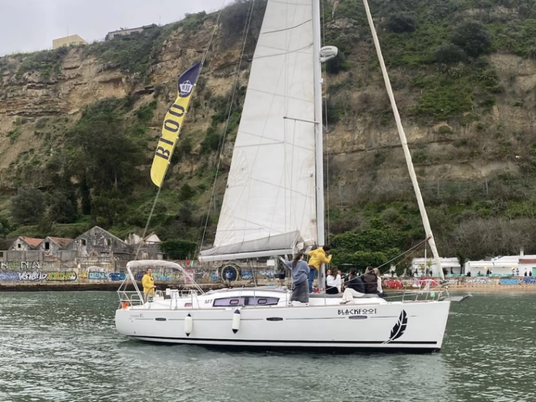 Sailboat hire in Lisbon - Bénéteau Oceanis 40