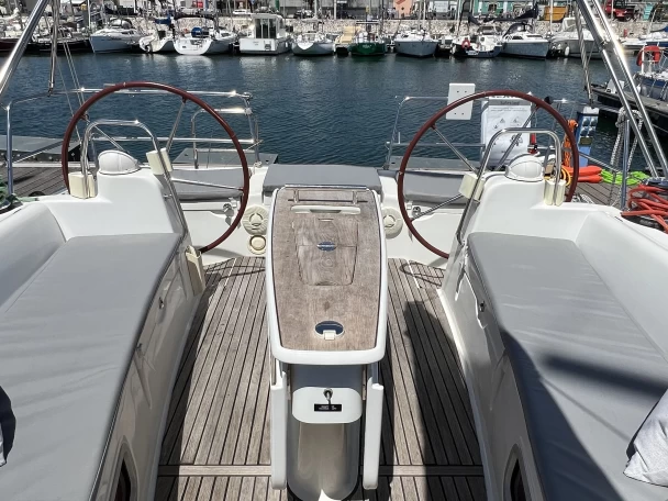 Bénéteau Oceanis 40 charter bareboat or skippered in  Lisbon