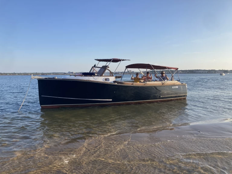 Charter a Ostrea Marine Nantucket in Arcachon on Samboat