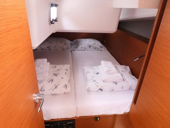 Sailboat to hire Port Fréjus at the best price