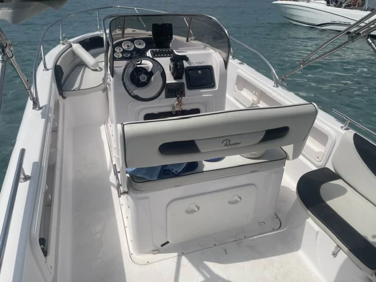 Hire a Ranieri Voyager 22 Hyères