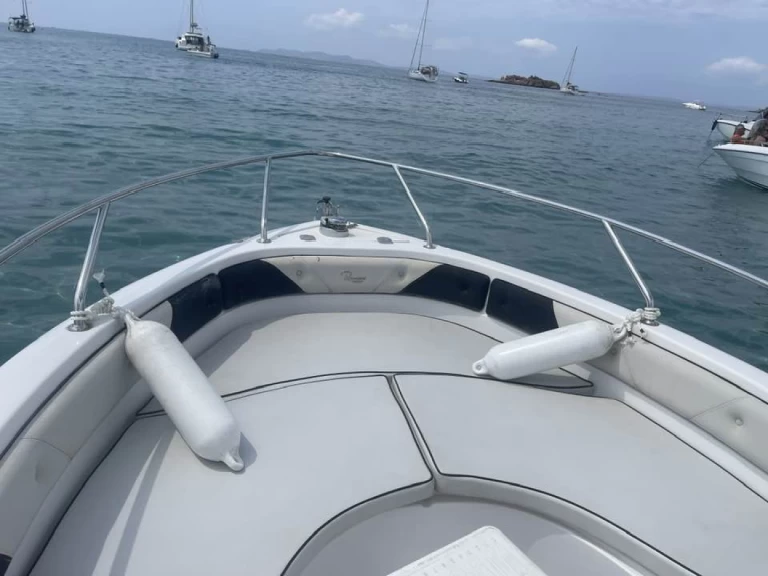Yacht hire Hyères cheap Voyager 22