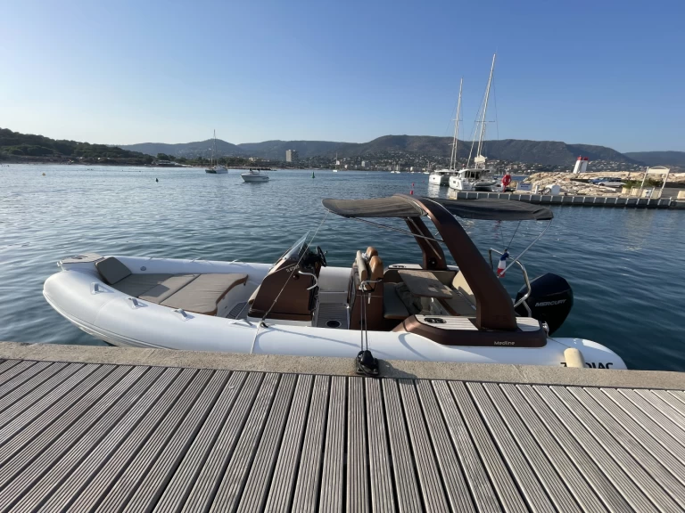 Hire RIB Zodiac with a boat licence